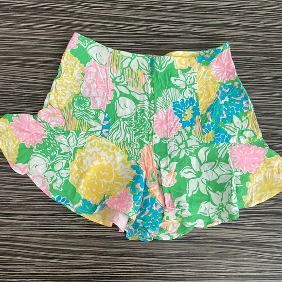 NWT LILLY PULITZER BUTTERCUP SHORT HIBISCUS STROLL SIZE 0 - Picture 2 of 5